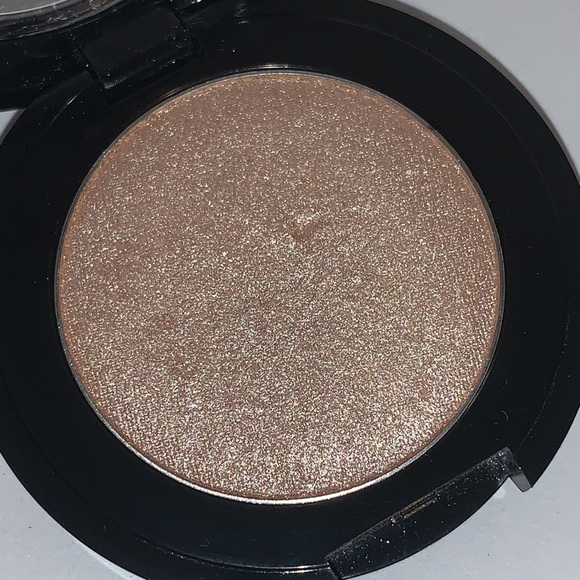 Stila Kitten Eyeshadow Single - Picture 4 of 10